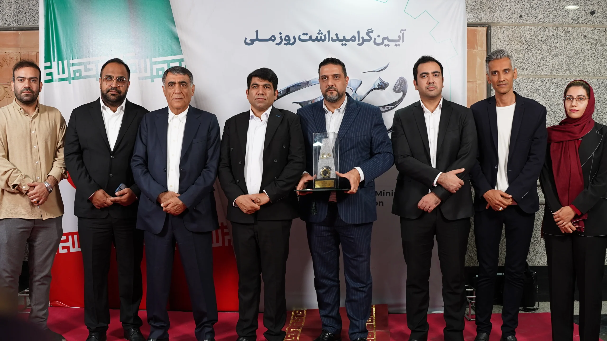 a0899d0c 831a 4432 bdd3 a5124a5f4900 scaled - تجلیل از گروه صنعتی نیرو موتور به عنوان تولیدکننده برتر در نوزدهمین گردهمایی روز ملی صنعت و معدن
